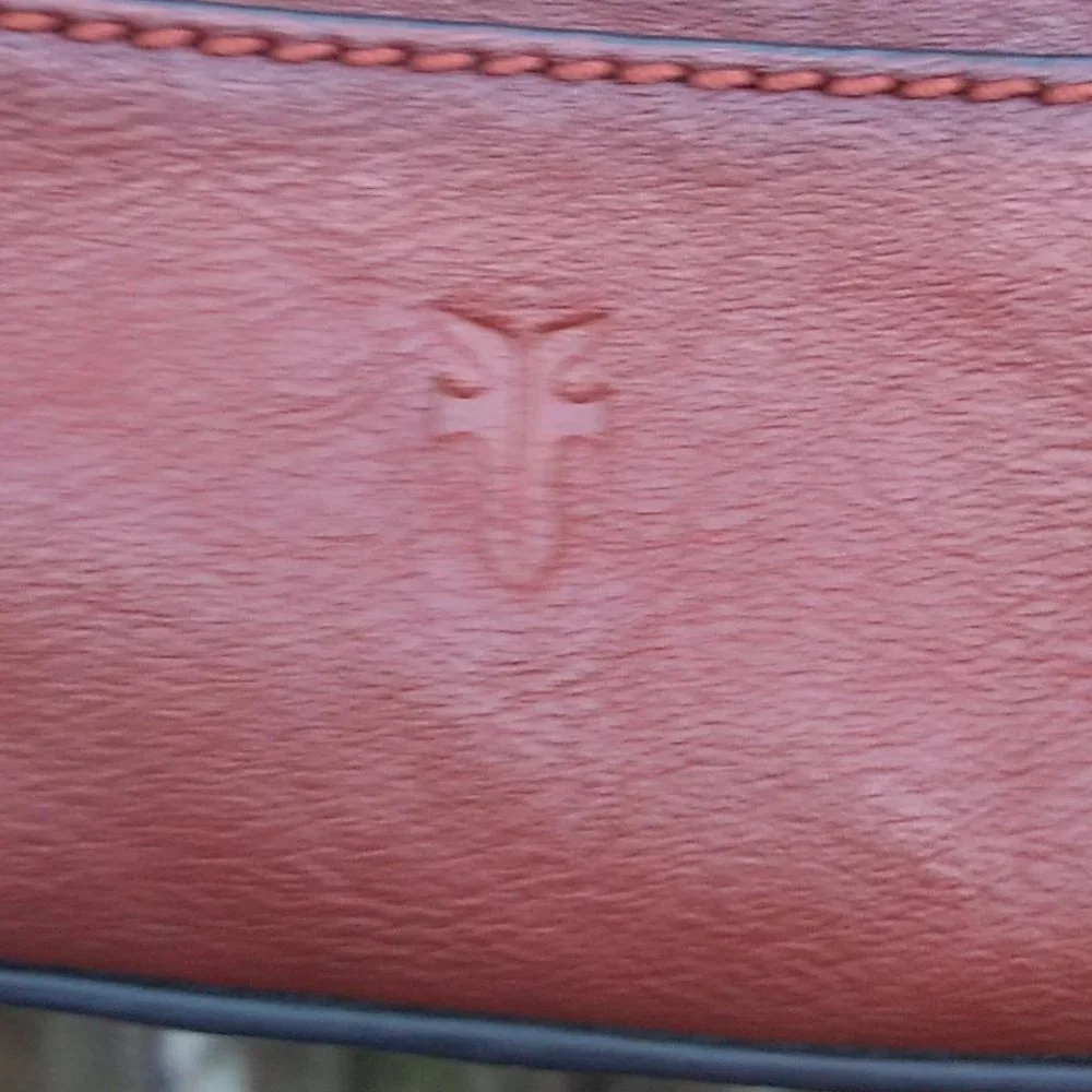 Frye bucket hobo